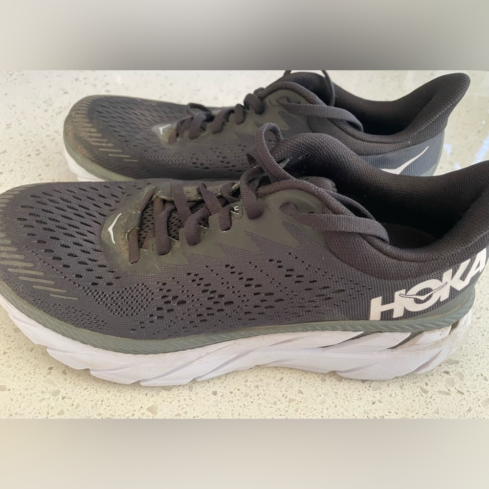 Hoka Clifton 7 - women's size 8.5